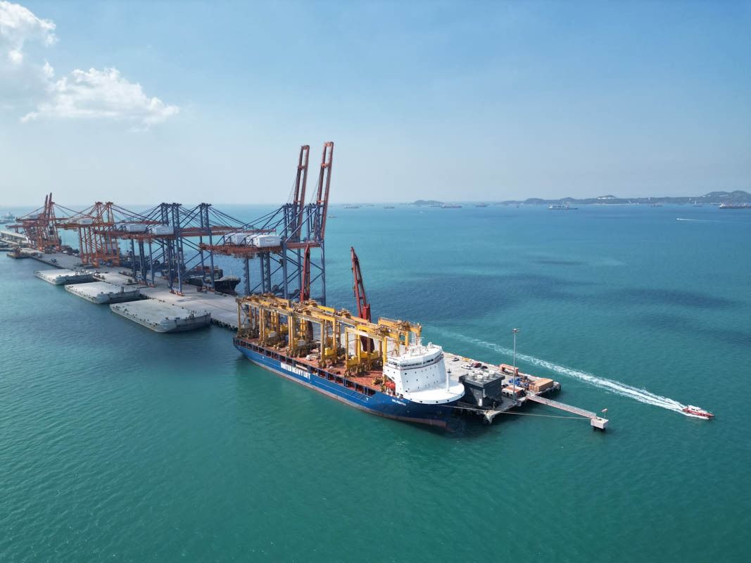RTG cranes delivered by heavy-lift vessel