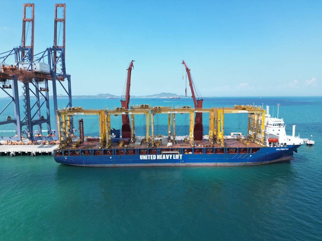 RTG cranes delivered by heavy-lift vessel